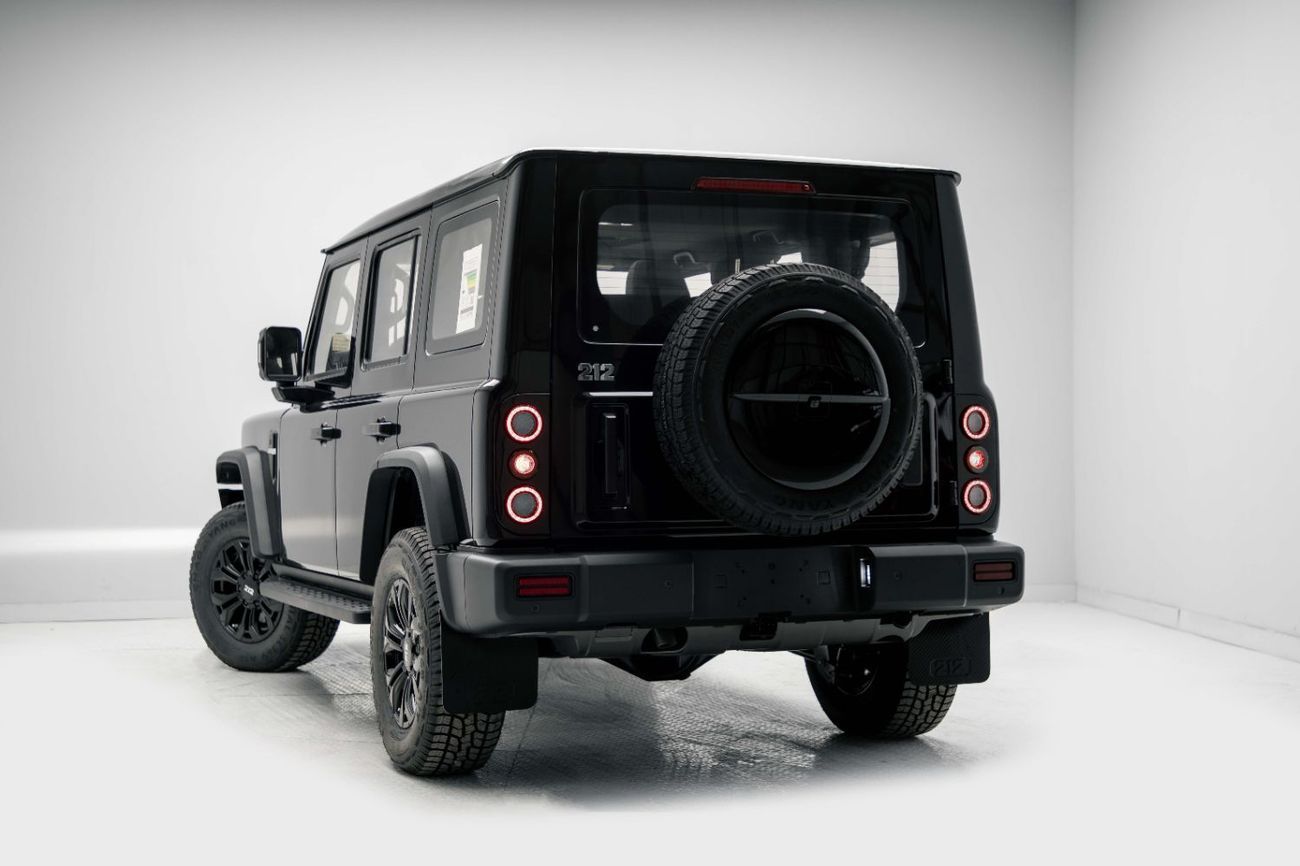 باو 212 T01 Adventurer 2.0L – Black Inside Brown