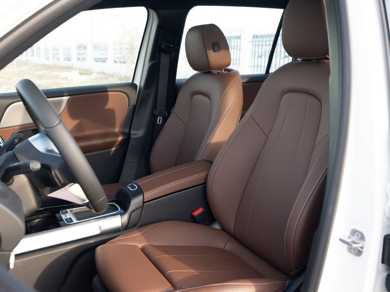 Mercedes-Benz GLB 200 2025 MERCEDES BENZ GLB 200 DYNAMIC 1.3 - WHITE inside BROWN | Export Price