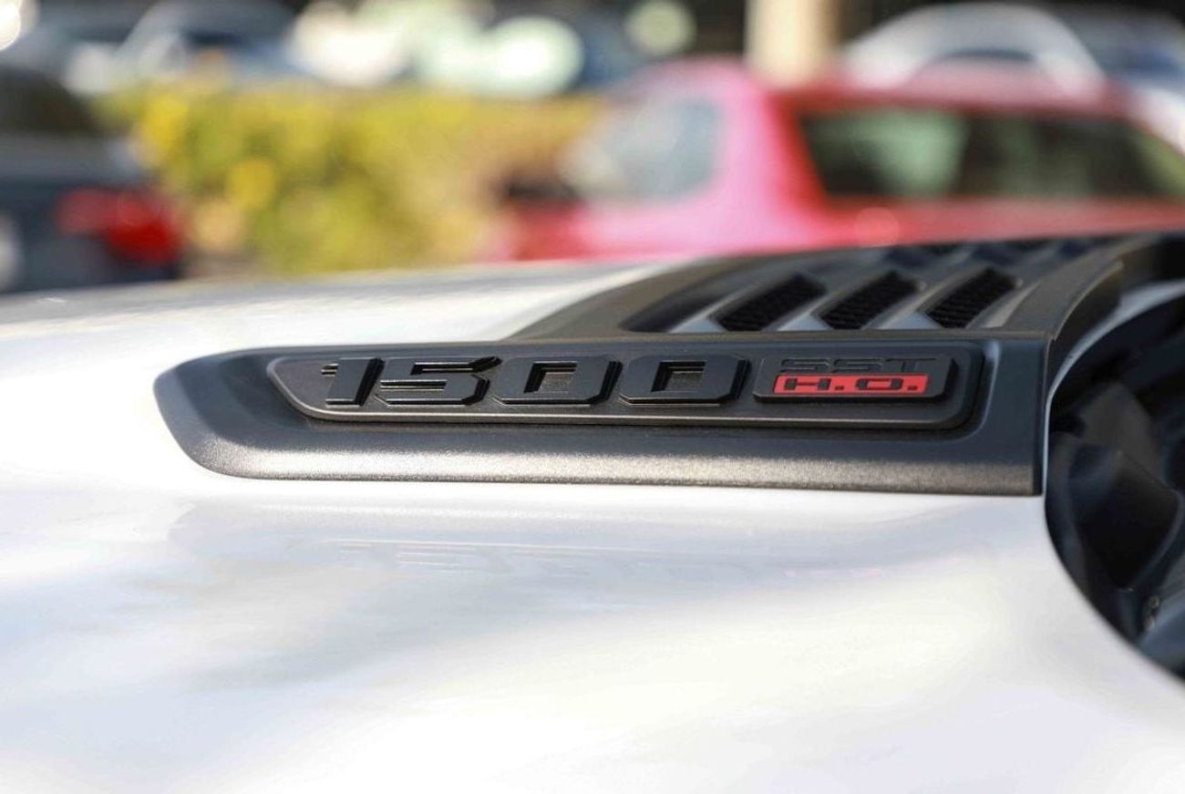 RAM 1500 2025 RAM 1500 LIMITED "Night Edition" 3.0L V6 - GCC - BILLET SILVER inside Black | Export Only