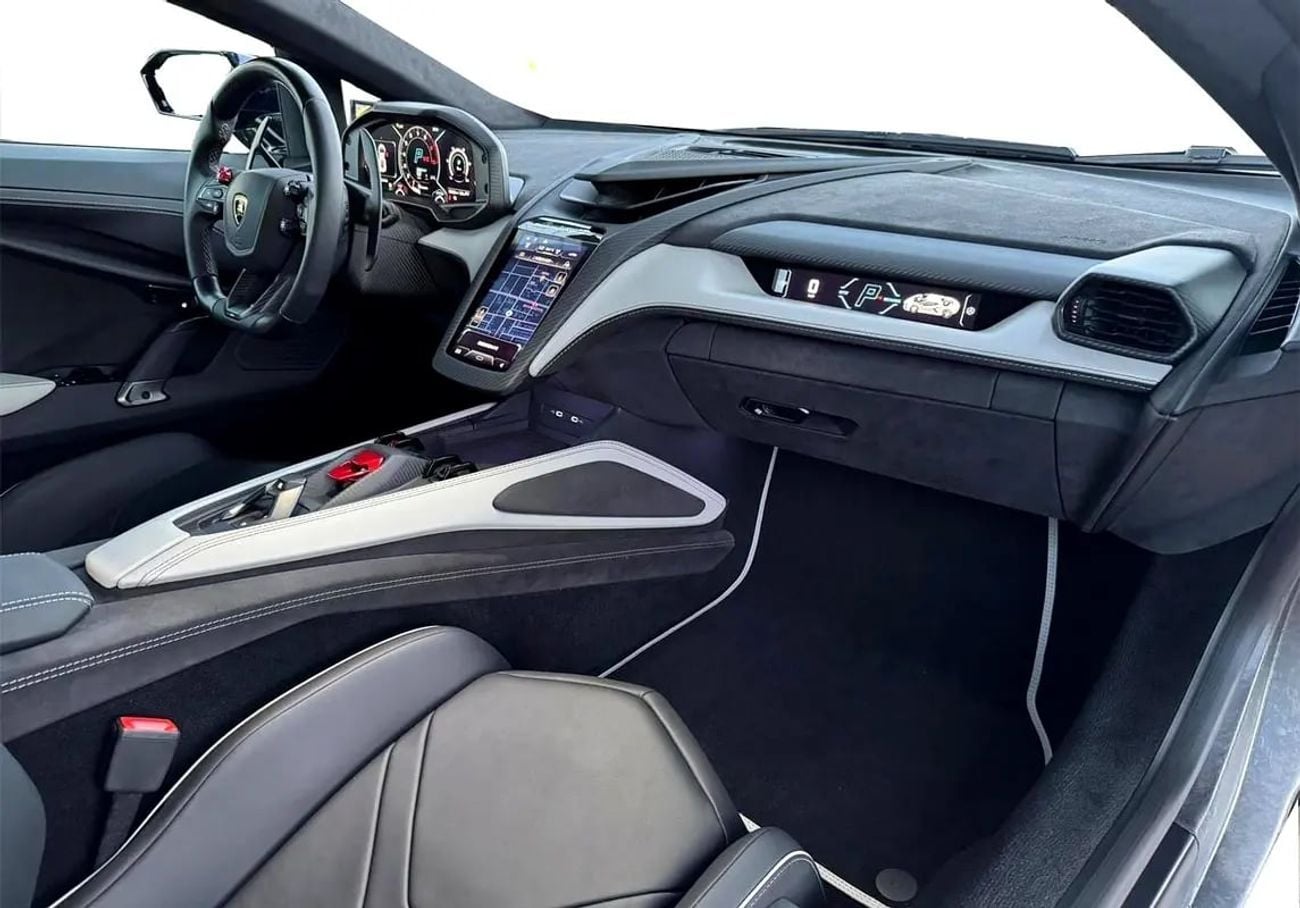 Lamborghini Revuelto