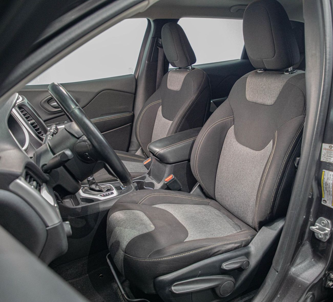 جيب شيروكي Sport 2.4L