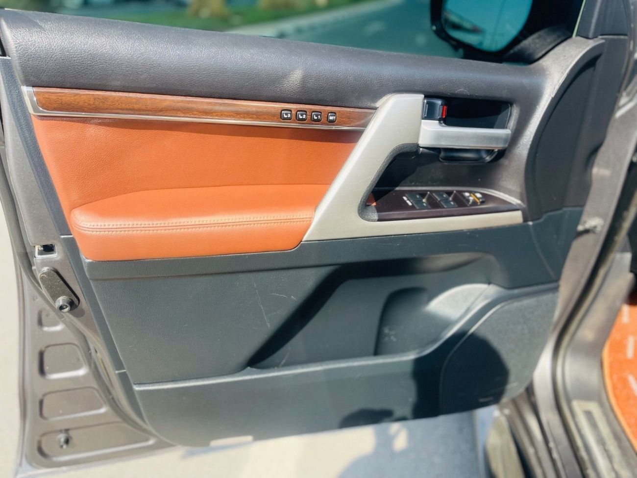 تويوتا لاند كروزر Toyota landcuriser VXR 5.7 V8 2019 Years full option Top the Range accident free