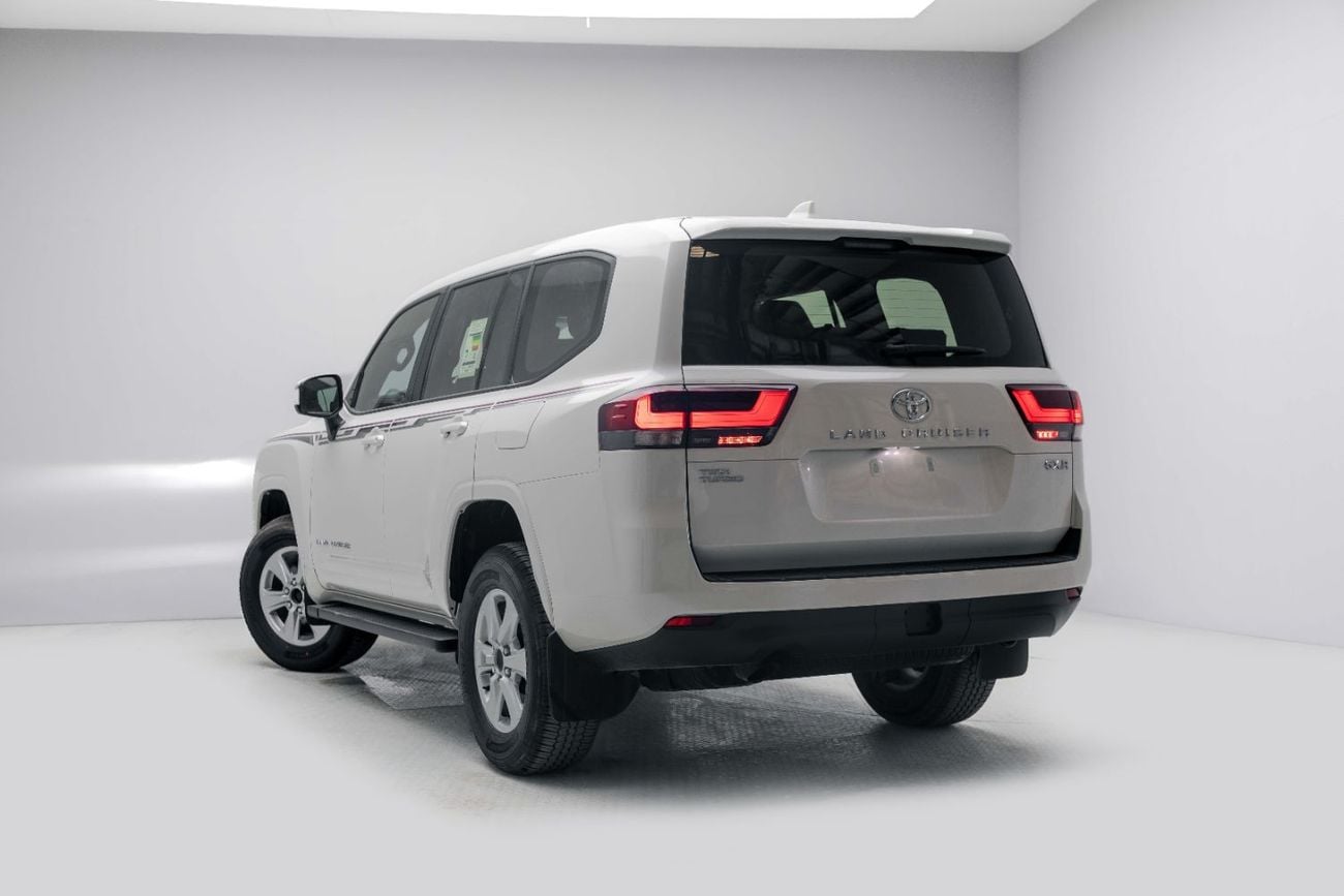 تويوتا لاند كروزر GXR Standard 3.5L - White Pearl Inside Black | Export Only
