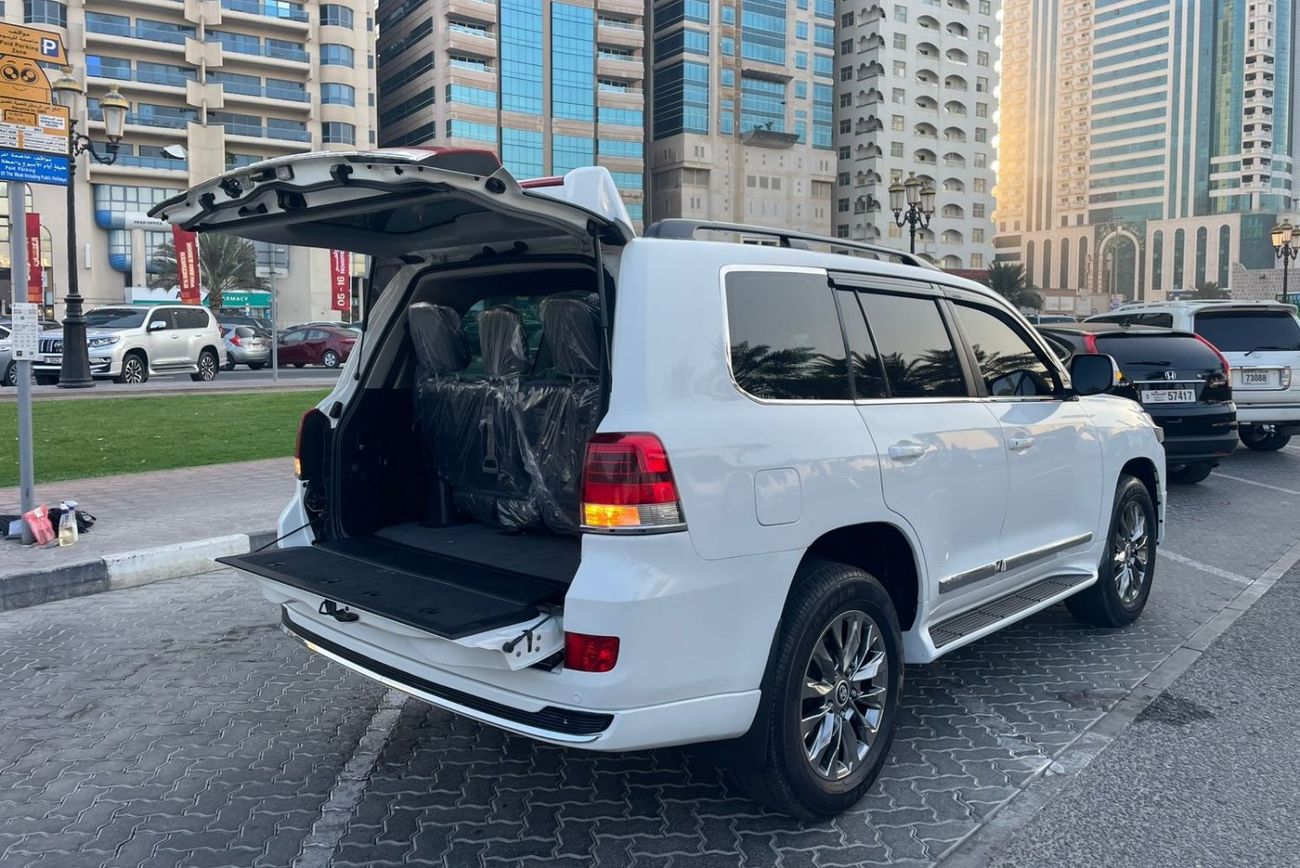 Toyota Land Cruiser DIESEL 4.5 LITER ,2020 MODEL RIGHT HAND DRIVE ,AVAILABLE FOR EXPORT ONLY