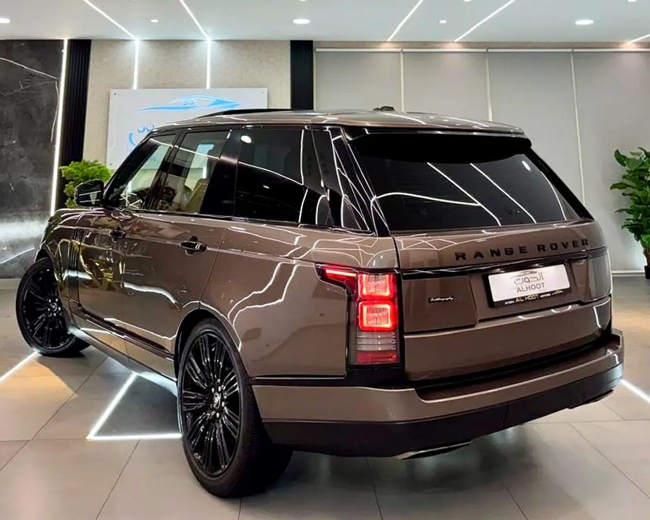 Land Rover Range Rover Supercharged 5.0L SUPERCHARGED FACELIFT RR VOGUE V8 || GCC || TOP RANGE || PERFECT CONDITION