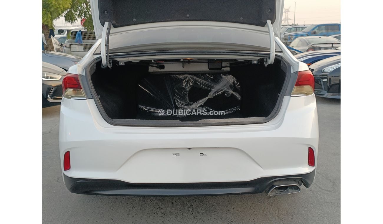 هيونداي سوناتا V4 / 2.4L /  LOW MILEAGE / LEATHER SEATS / DVD+CAMERA (LOT # 37880)