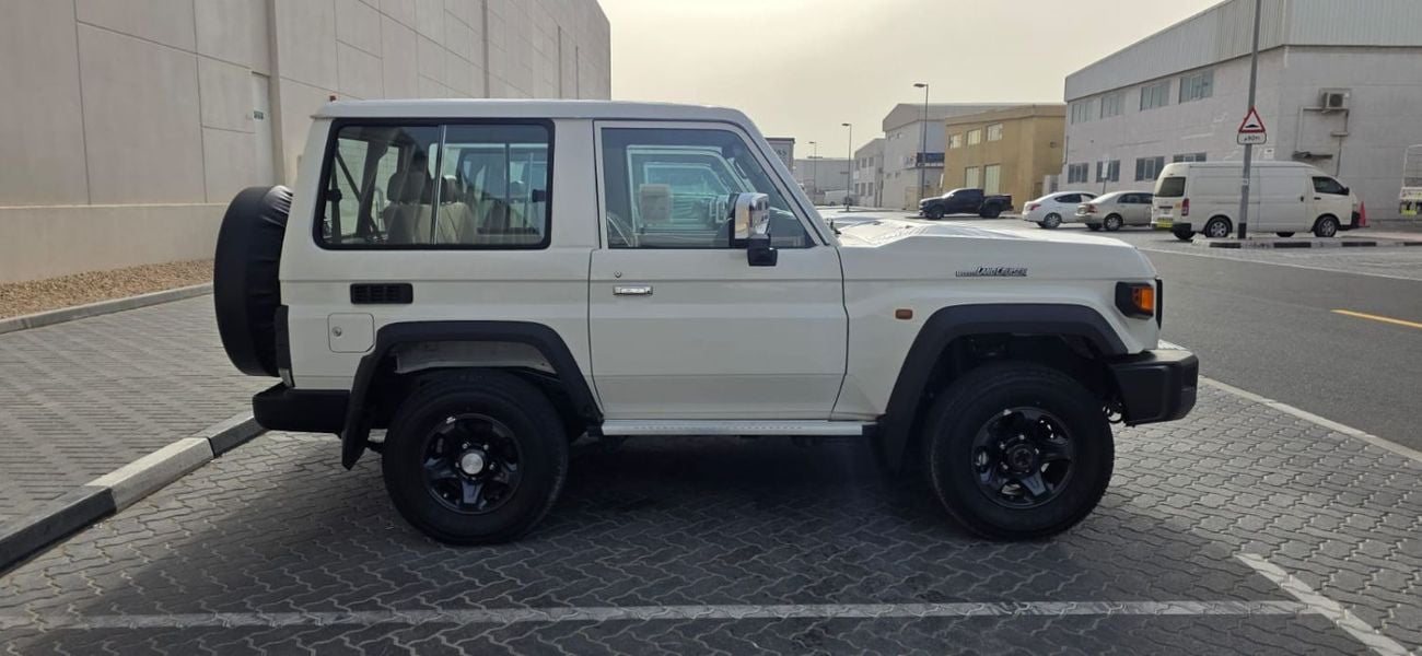 Toyota Land Cruiser 70 PETROL AUTO GEAR
