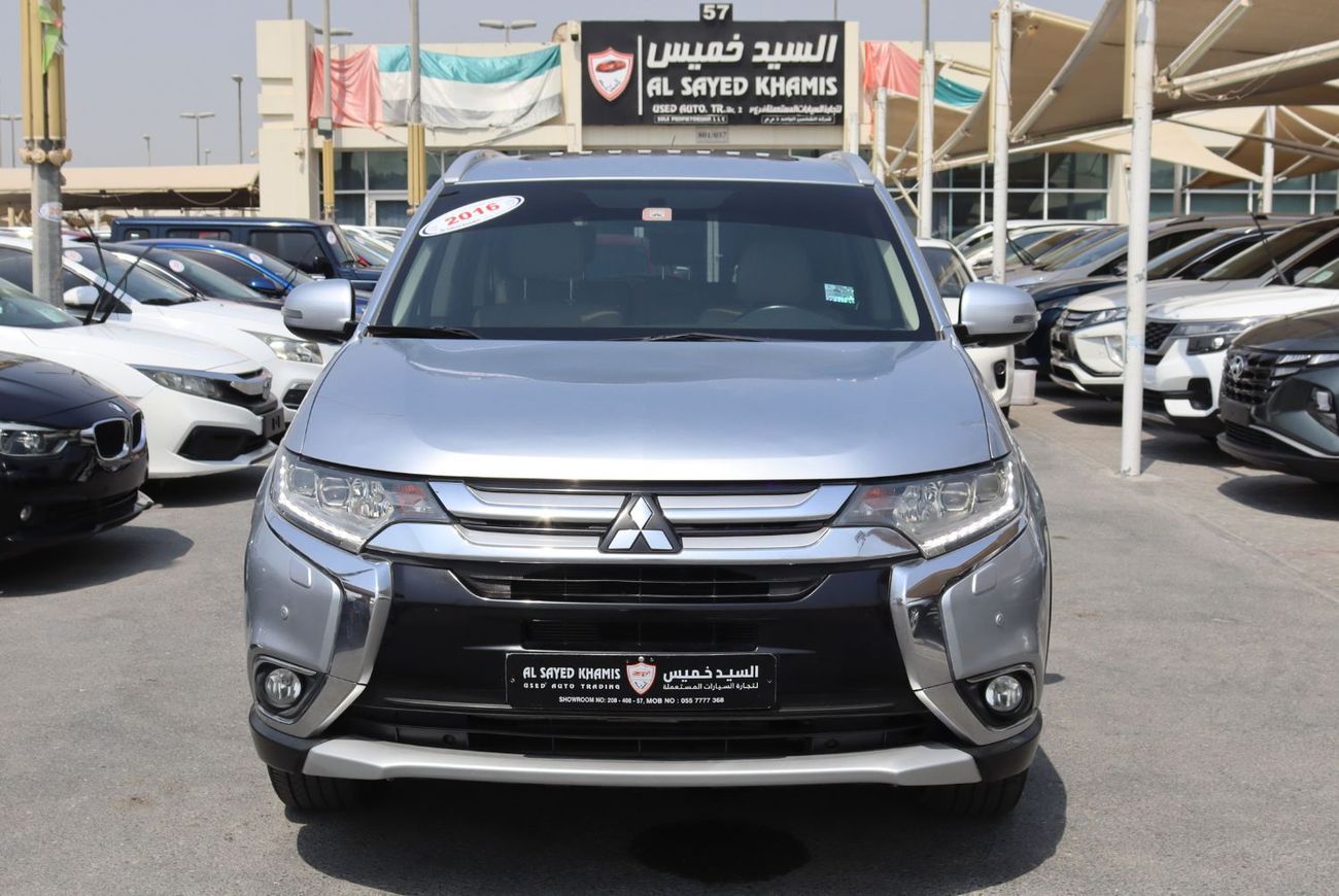 Mitsubishi Outlander GLS 3.0L Mitsubishi Outlander 2016 - in excellent condition- GCC-4WD-130,000 km - Price - 35000 AED