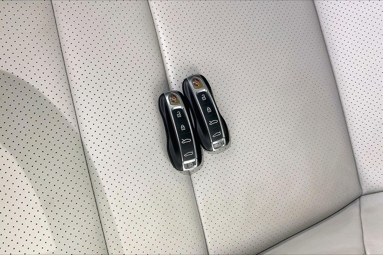 Porsche Taycan 4 Cross Turismo | Guaranteed Warranty | 0 Down Payment