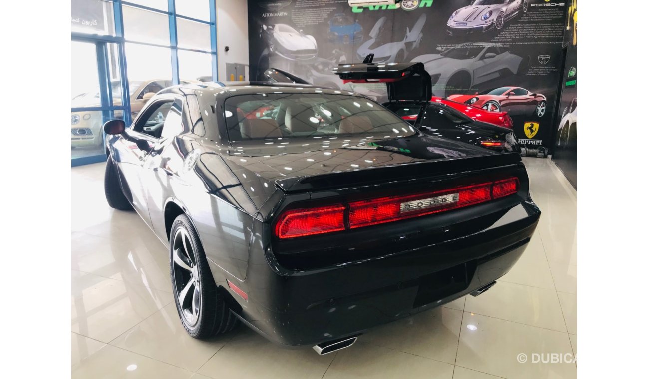 Dodge Challenger 5.7L HEMI R/T - 2014 - ONE YEAR WARRANTY - ( 900 AED PER MONTH )