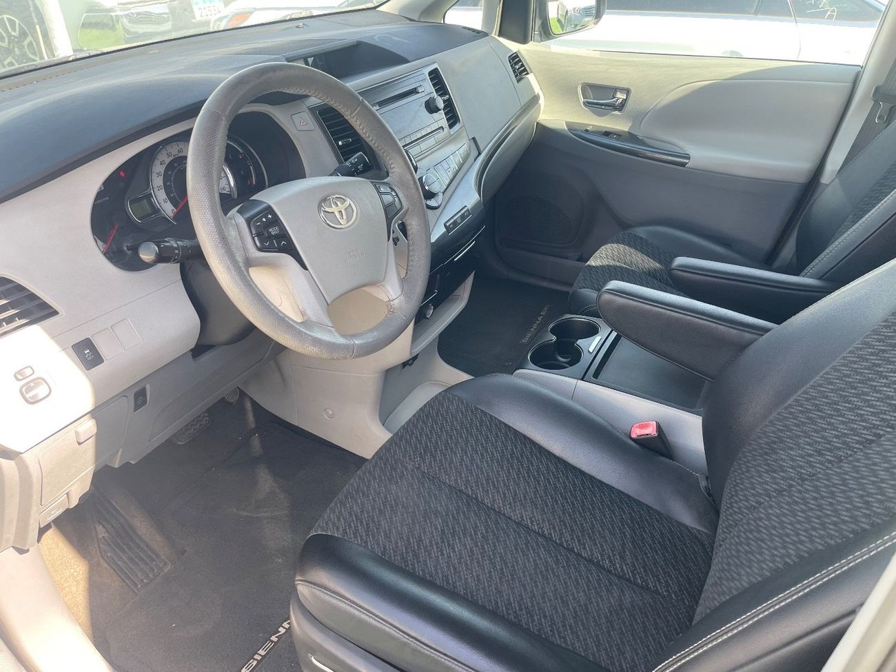 تويوتا سيينا اس اي فتحة