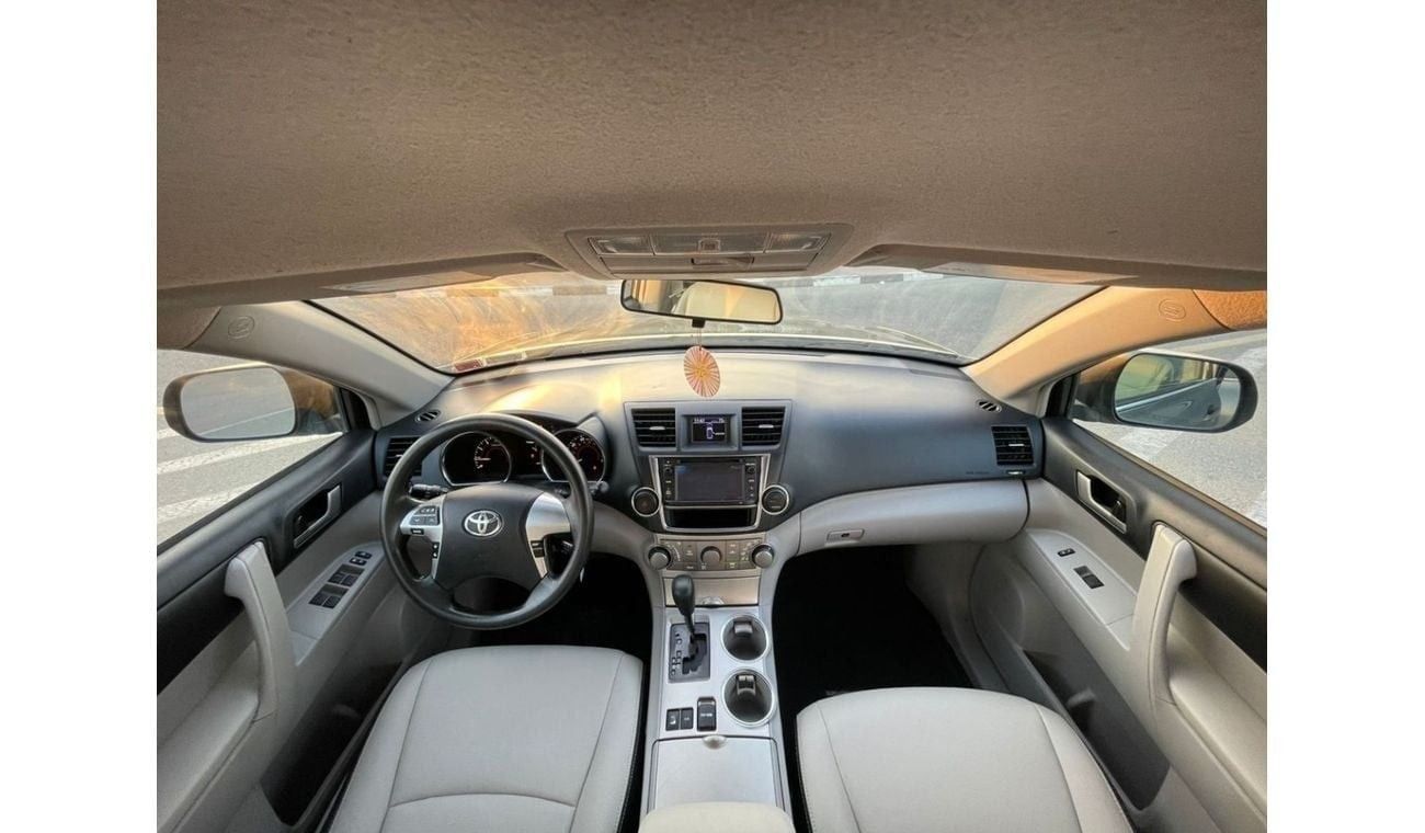 تويوتا هايلاندر 2013 Toyota Highlander MidOption+ 3.5L V6 - AWD 4x4 - Electric Seats - 7 Seater With Rear CAM - 90,0