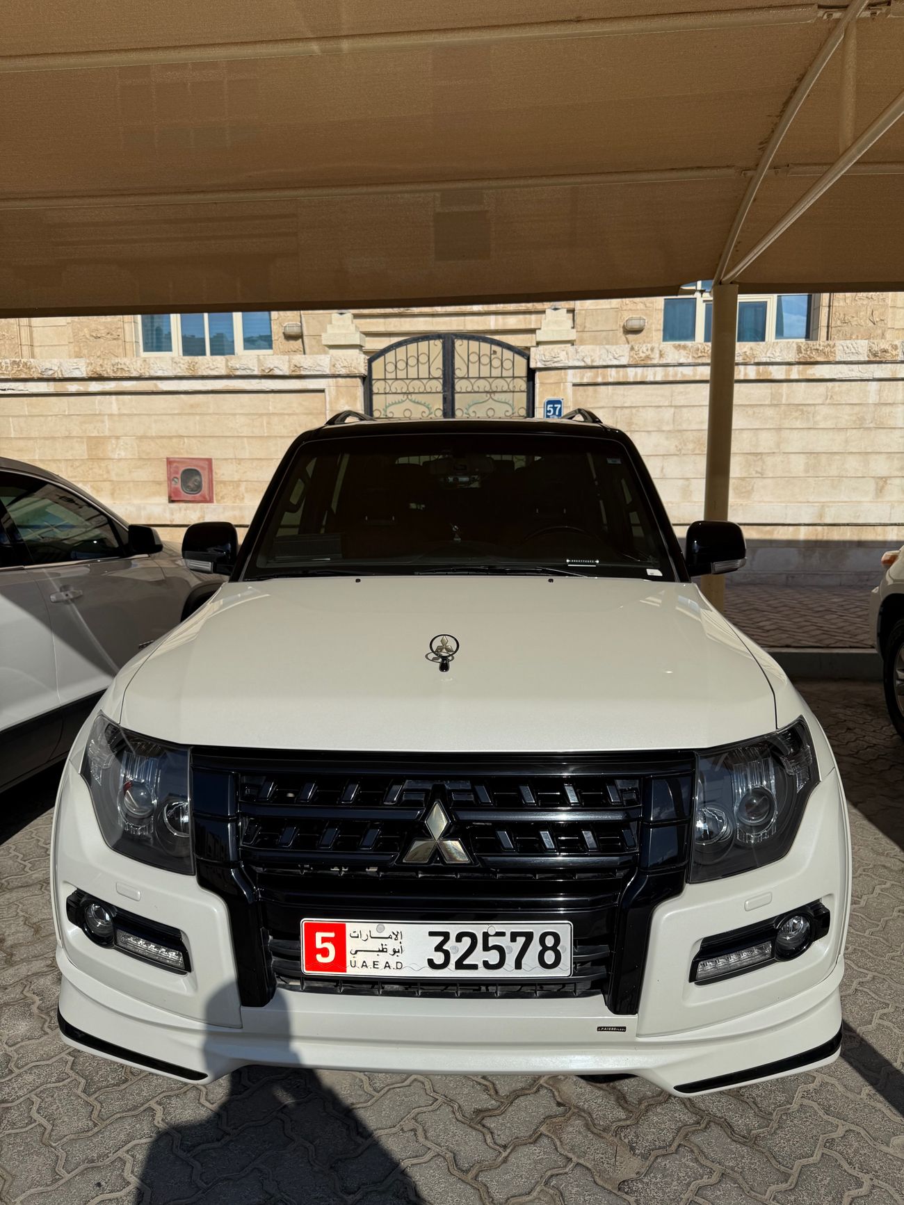 ميتسوبيشي باجيرو Signature