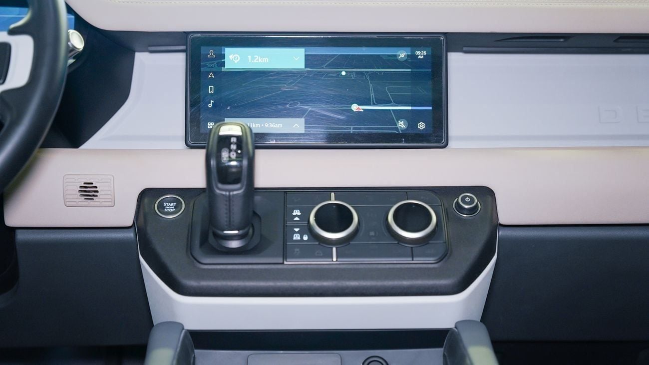 Land Rover Defender P300 110 SE 2.0L (7 Seater)