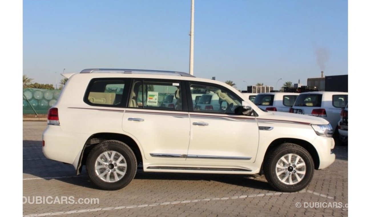 Toyota Land Cruiser v8 petrol   gxr