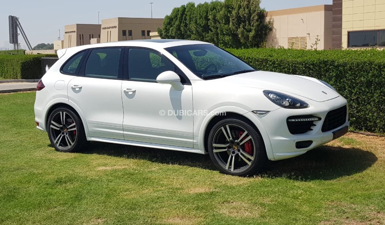 بورش كايان موديل 2014 خليجي فل مواصفات كراسي جلد وبانوراما ومثبت سرعه وتكييف خلفي وتحكم كهربي كامل ونظام صوت م