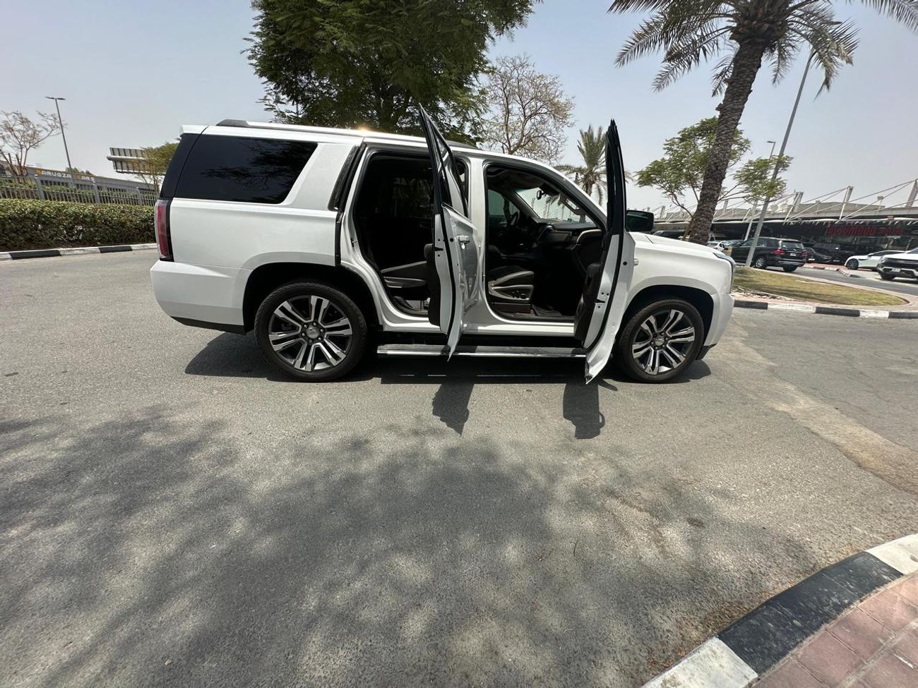 GMC Yukon Denali 6.2L (8 Seater)