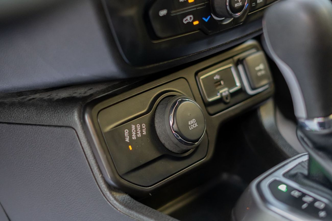 جيب رينيجيد LATITUDE 4X4 2022 LOW MIL