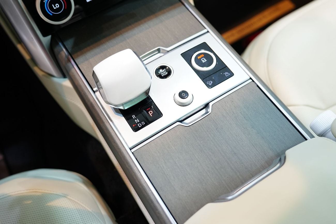 Land Rover Range Rover SV P530 , Black Exterior Pack, Panoramic Roof, Deployable Side Steps!!