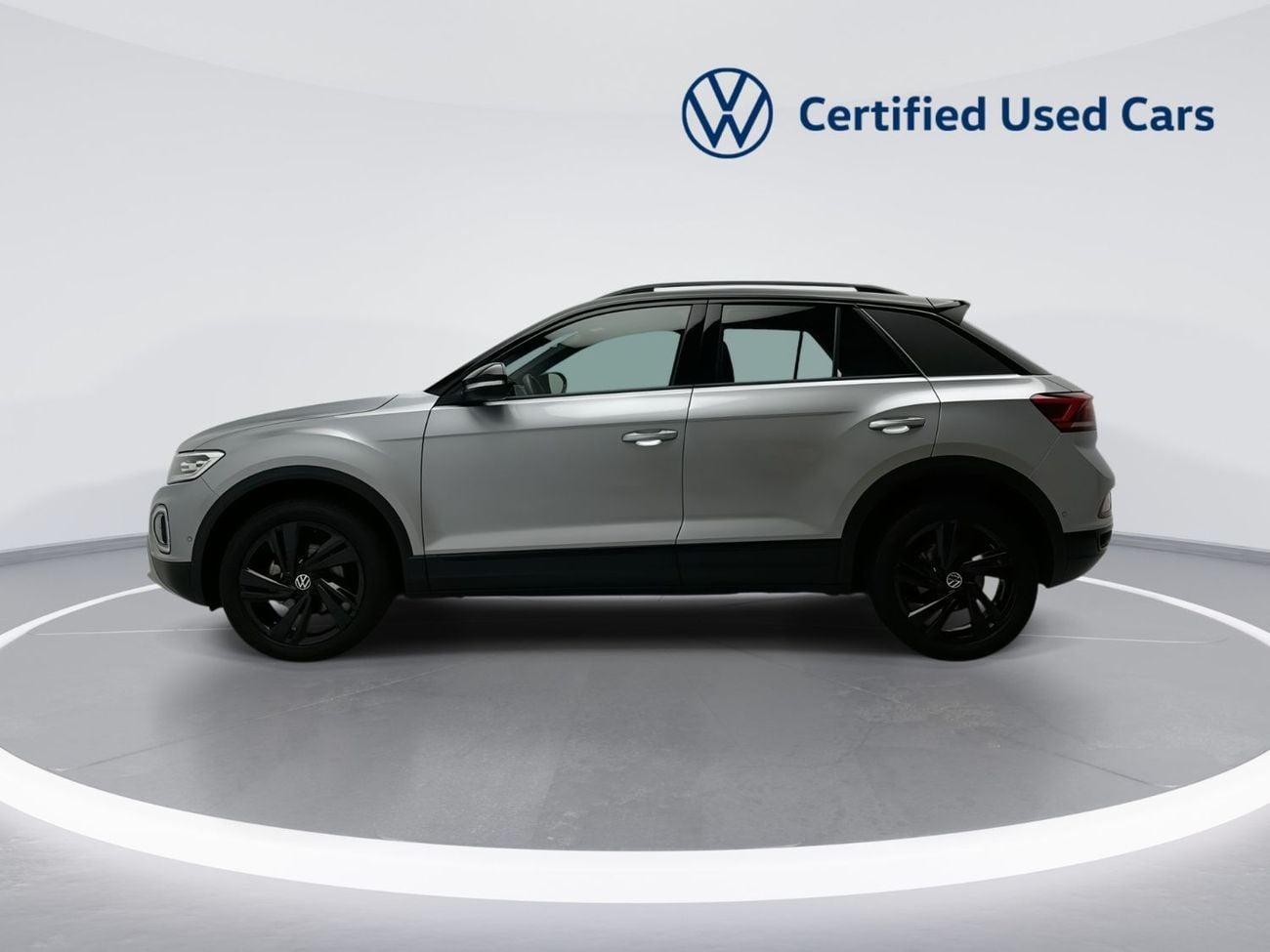 فولكس واجن T ROC Style 1.4L without Sun Roof with Black Style 1.4L (Ref#42331) / 17,100 AED SAVINGS from New Car
