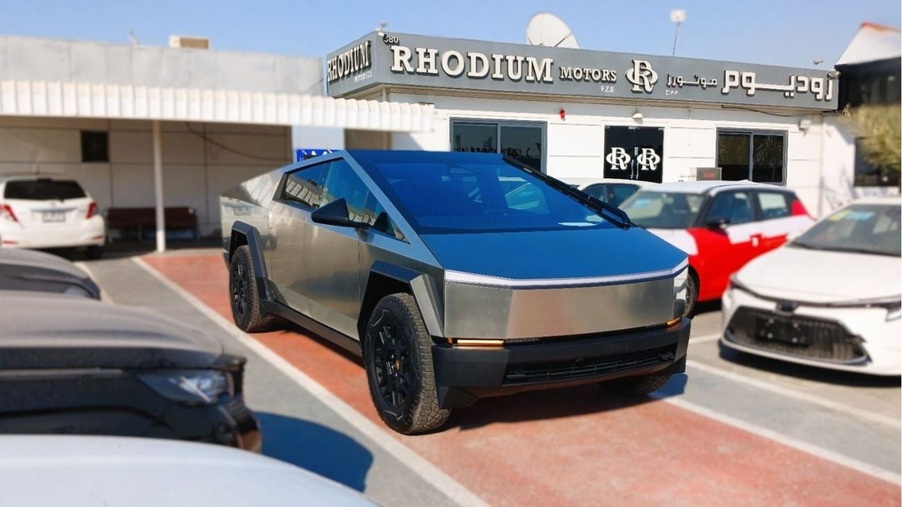 تسلا سايبرتراك Tesla Cybertruck Foundation Series electric pickup truck 2024YM