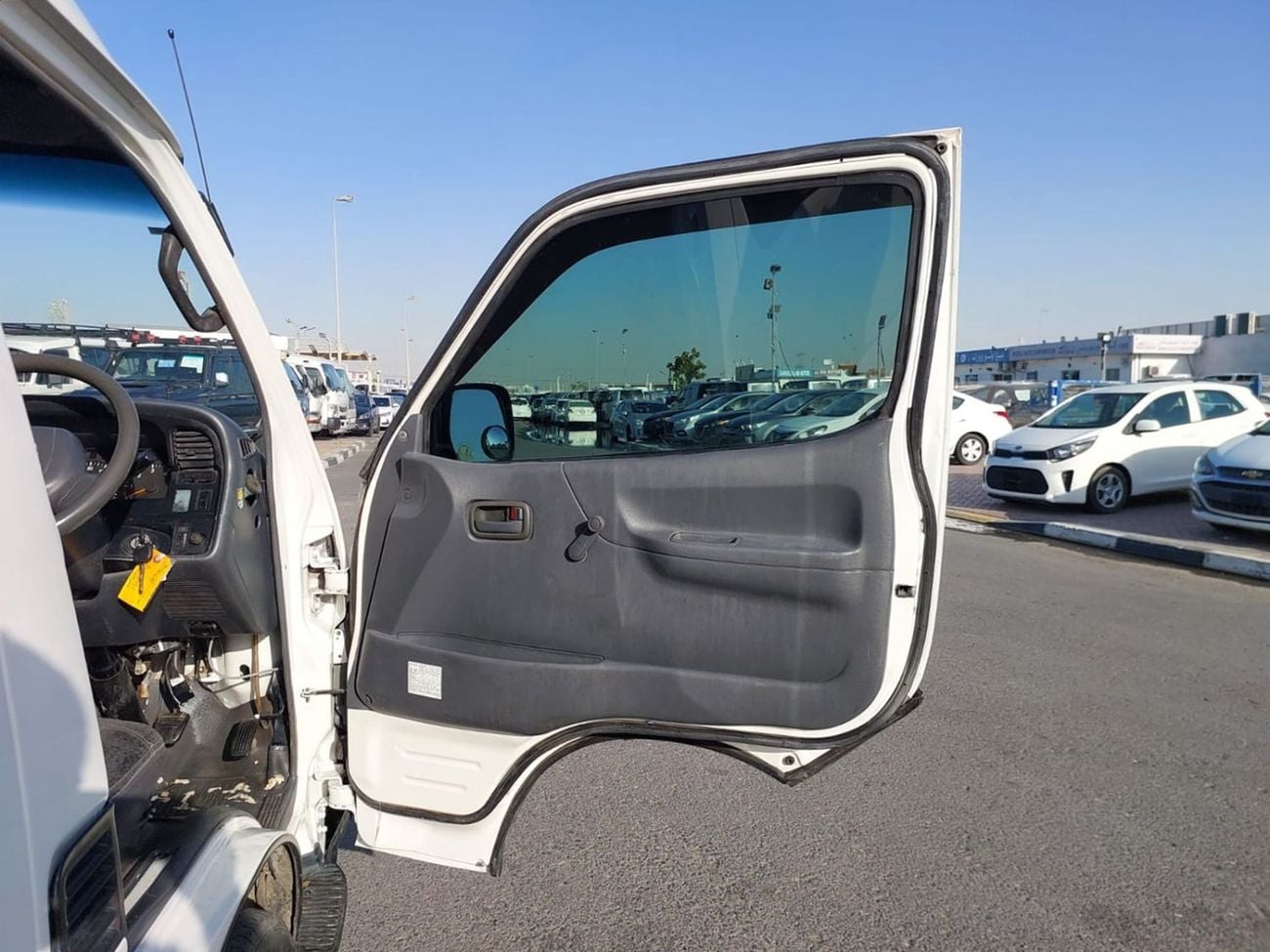 تويوتا هاياس TOYOTA HIACE COMMUTER VAN RHD 2003 MODEL 3.0 L DIESEL MANUAL(PM15151)