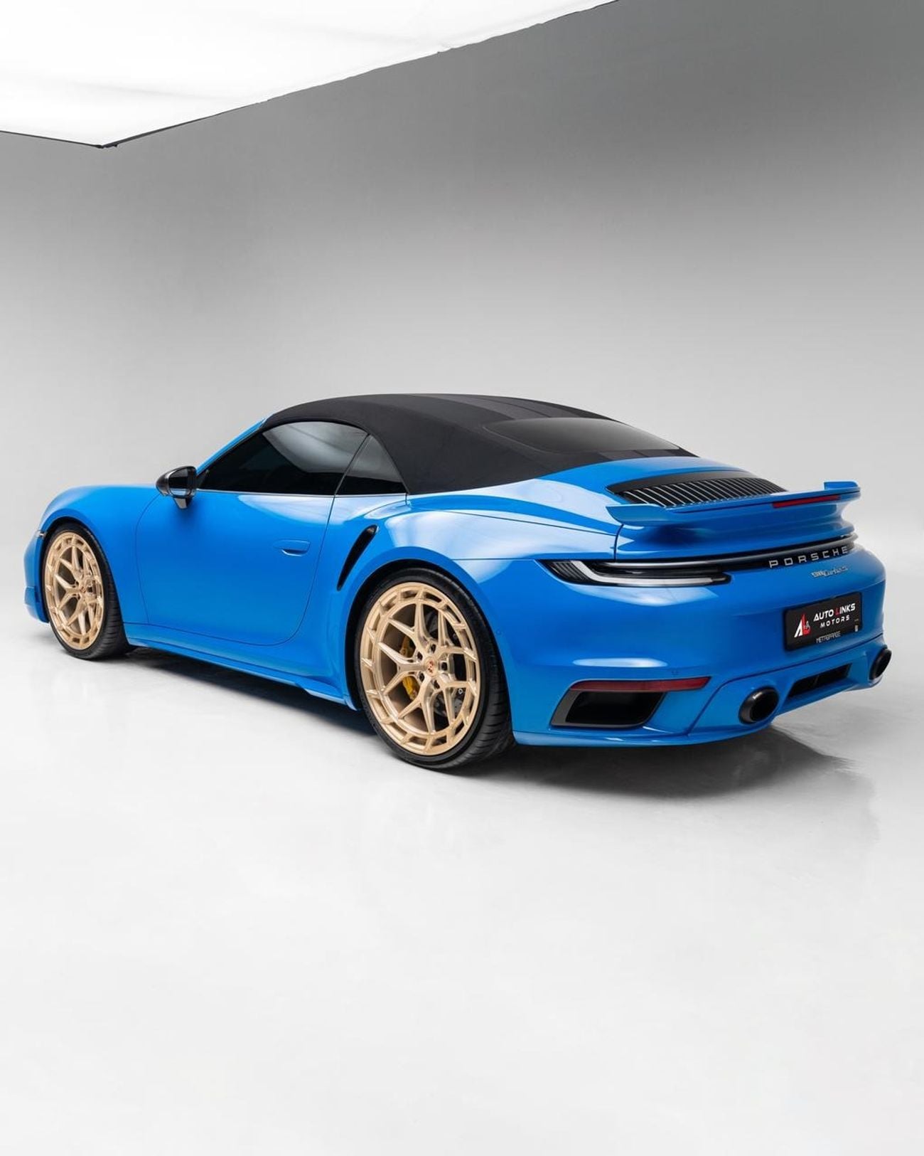 بورش 911 Turbo S 3.8L (645 HP) Convertible