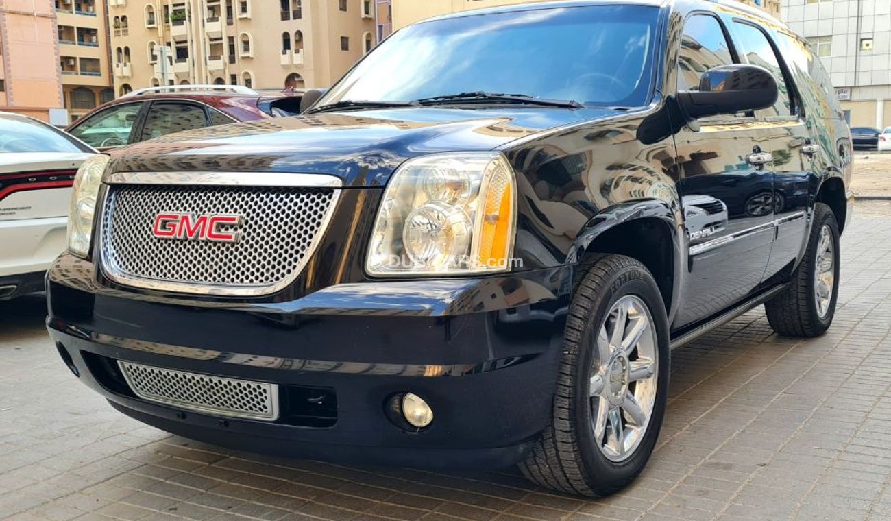 GMC Yukon GMC YUKON DENALI  2012 GCC  .  FULL OPTION.  SERVICE HISTORY  . ACCIDENT FREE  .. ORIGINAL PAINT  .