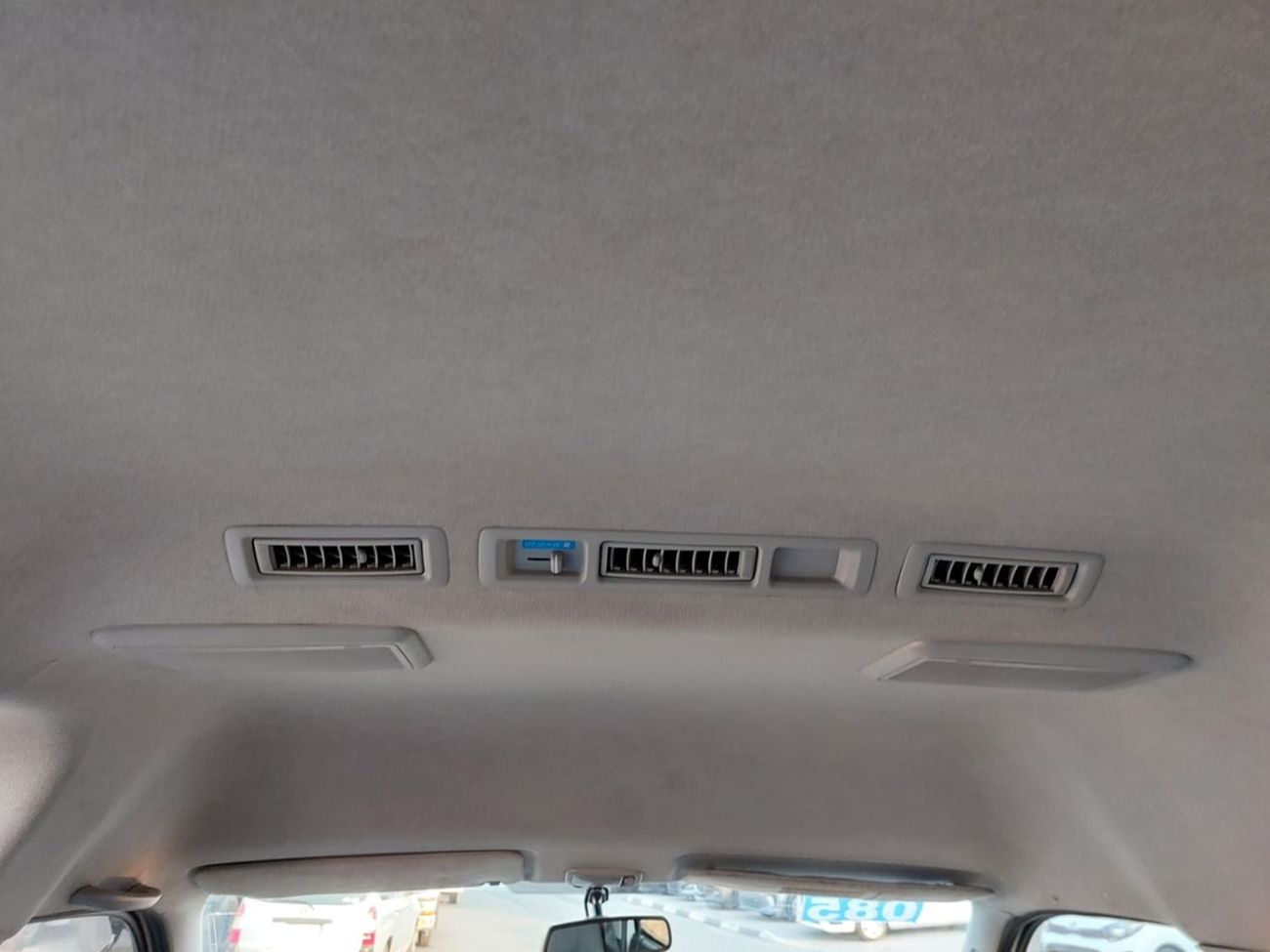 Toyota Hiace TOYOTA HIACE COMMUTER VAN RHD 2018 MODEL 3.0 L DIESEL AUTOMATIC(PM36171)