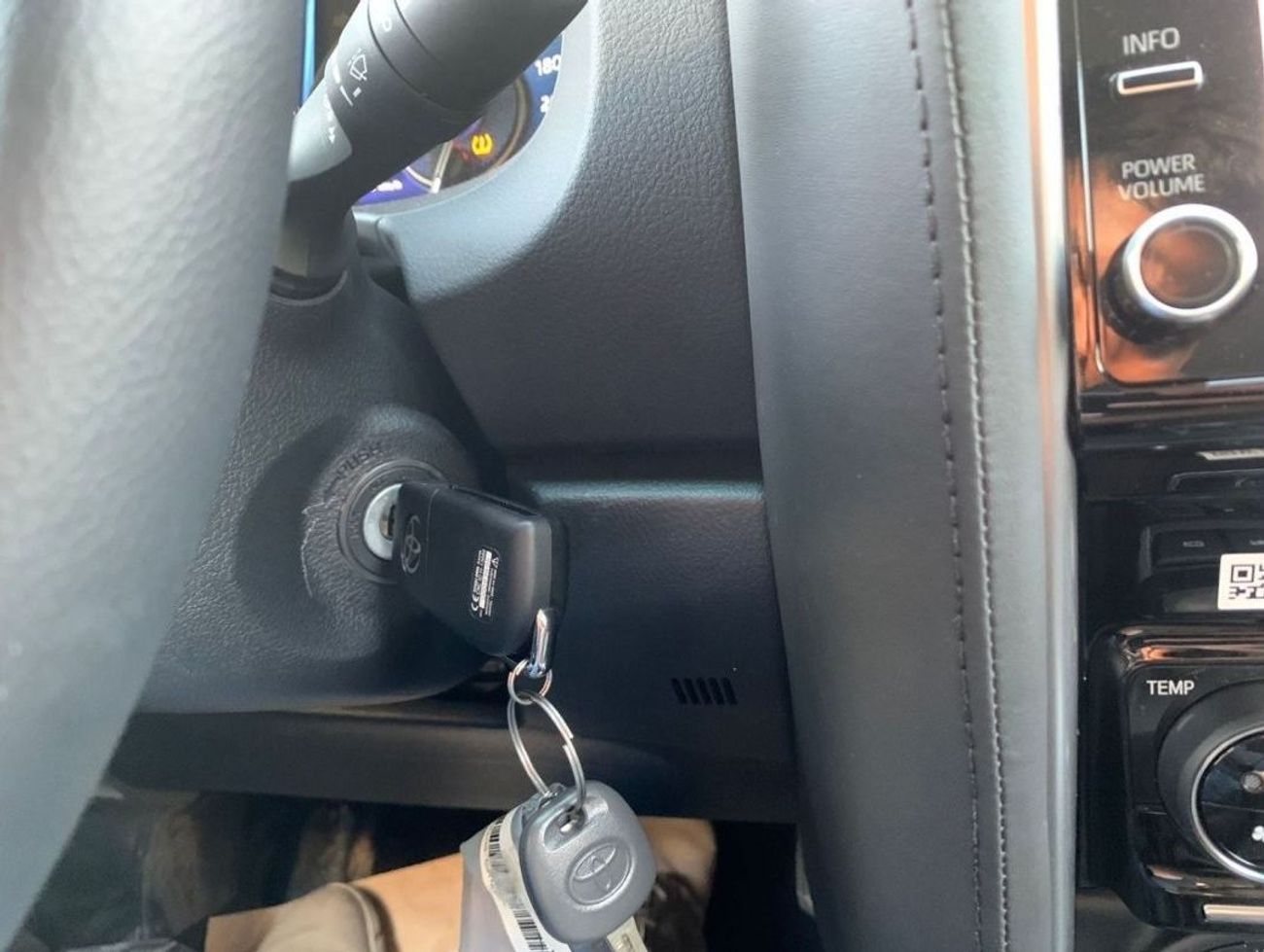 Toyota Fortuner FORTUNER 2.4L V4 4X4 FULL OPTION