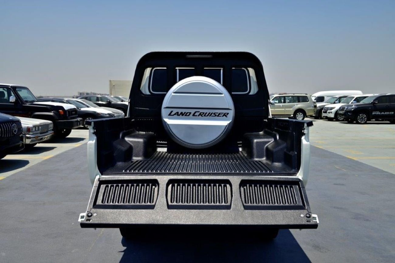 Toyota Land Cruiser Pick Up Double Cab 2.8L Diesel 4WD 5 Seater Automatic