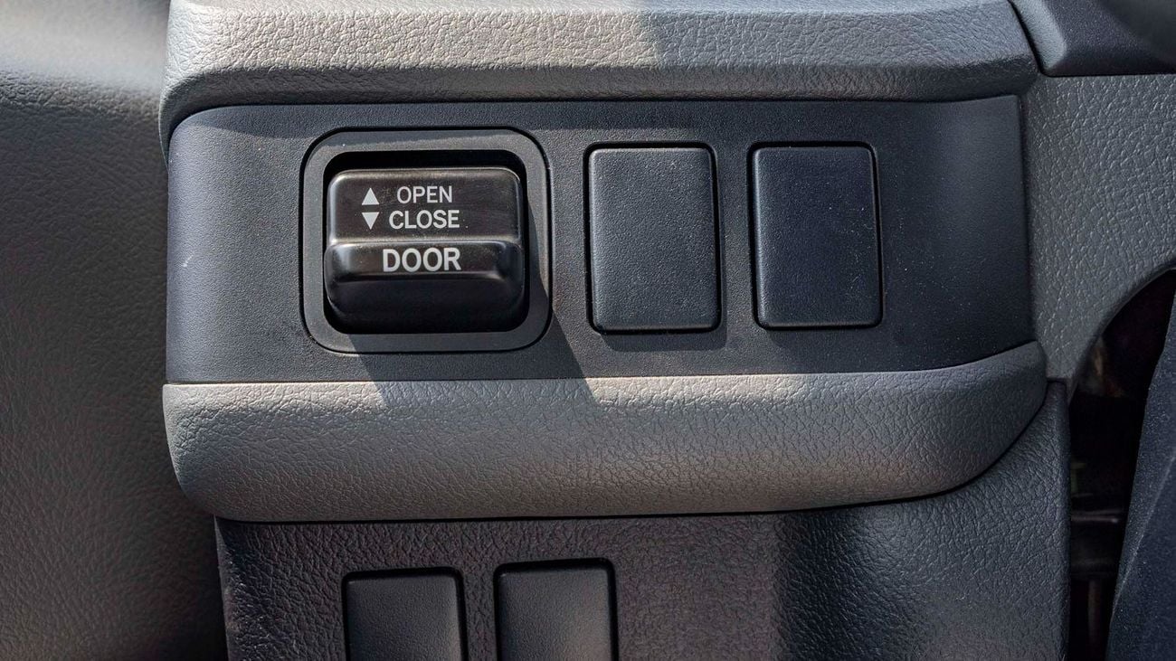 Toyota Coaster 2025 Toyota Coaster 4.0L Diesel MT 22 seaters Electric doors with Fridge