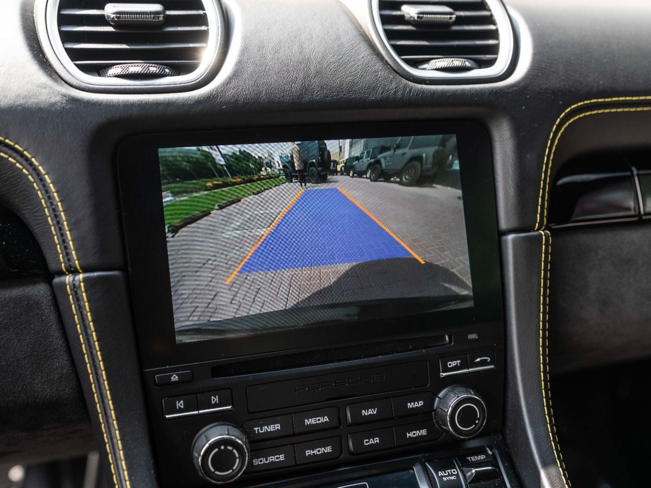 Porsche 718 Cayman GT4 4.0L (420 HP) M/T