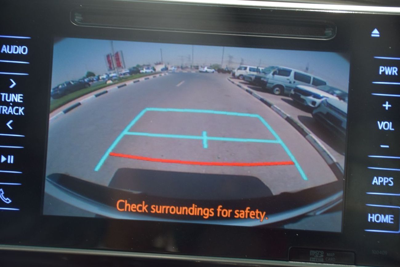 تويوتا هيلوكس 4x4 Diesel (2.8L) Manual (Right Hand Drive)