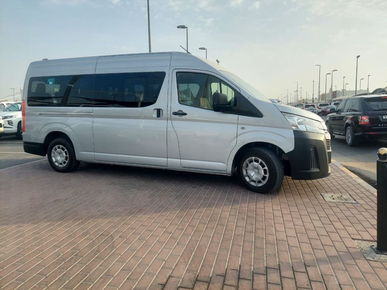 تويوتا هاياس 3.5L  PETROL 13 SEATER MANUAL TRANSMISSION