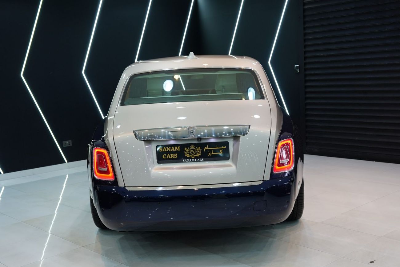 Rolls Royce Phantom Standard 2022 Rolls-Royce Phantom, Two-Tone, Illuminated Spirit of Ecstasy, Rear Screens, Dealer Warranty!!