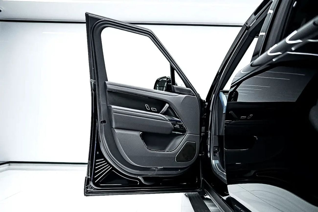 Land Rover Range Rover Autobiography SV 5.0L MIDDLE EAST SPECS | SV P530 | REAR TVS | LEG REST TWO TONE INTERIOR