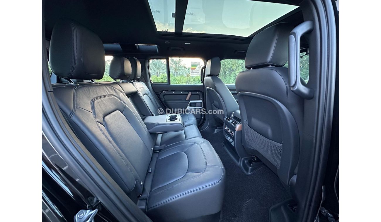 لاند روفر ديفندر DEFENDER P300 110 SE 2024 // GCC (AL TAYER) // CONTRACT SERVICE 65KM // 5 WARRANTY