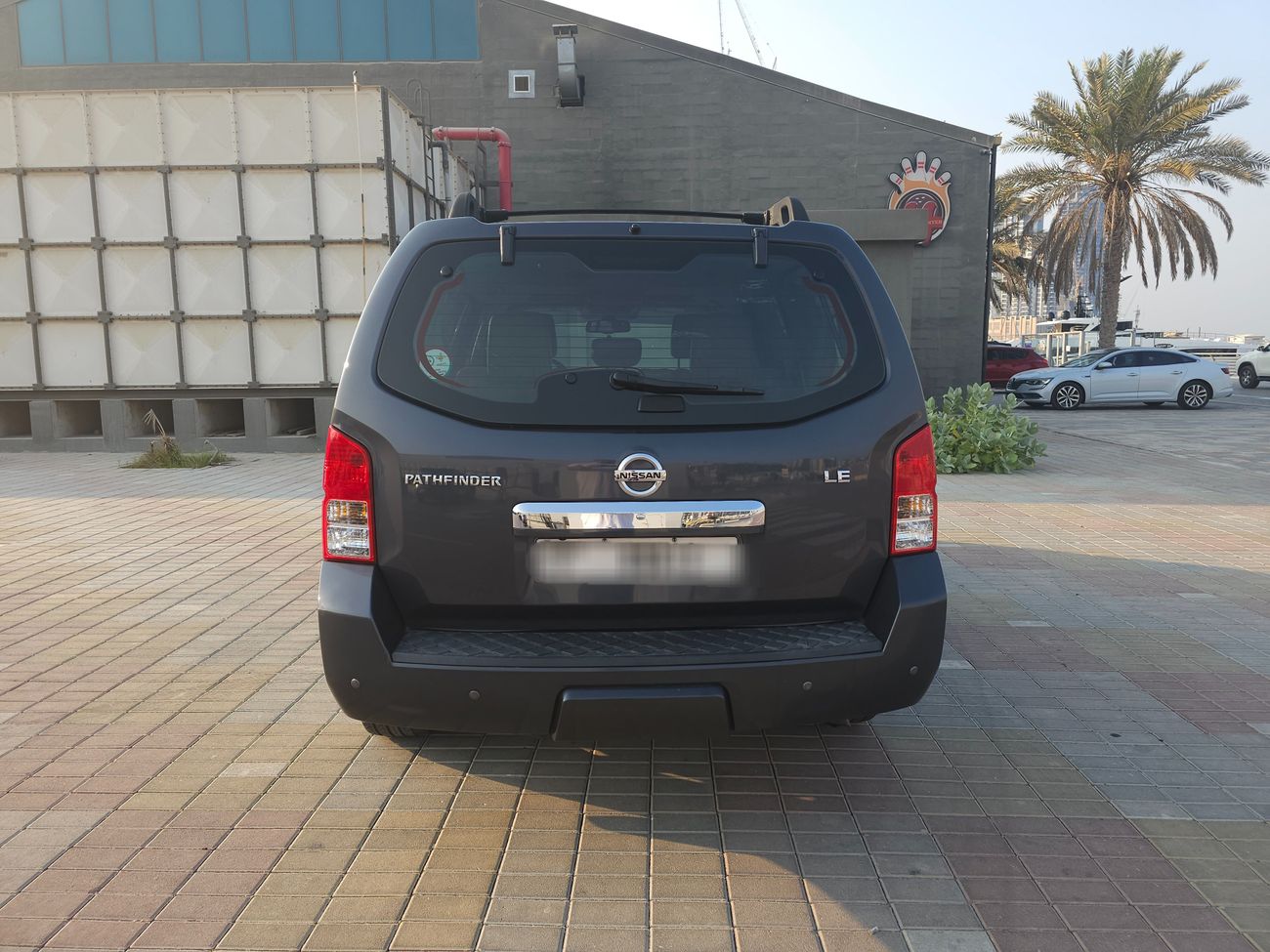 Nissan Pathfinder LE 4.0 V6