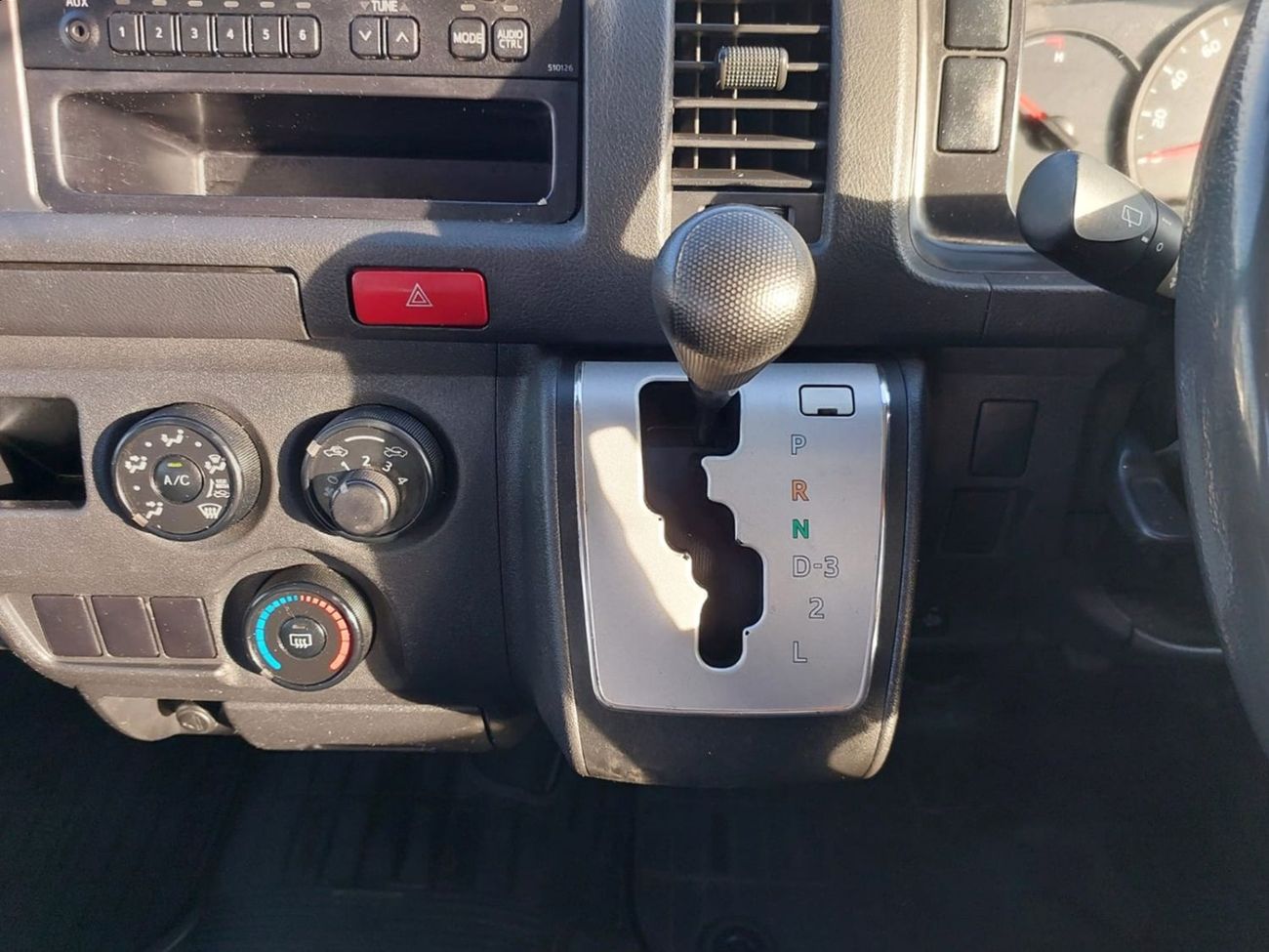 Toyota Hiace TOYOTA HIACE VAN RHD 2015 MODEL 3.0 L DIESEL AUTOMATIC(PM16111)