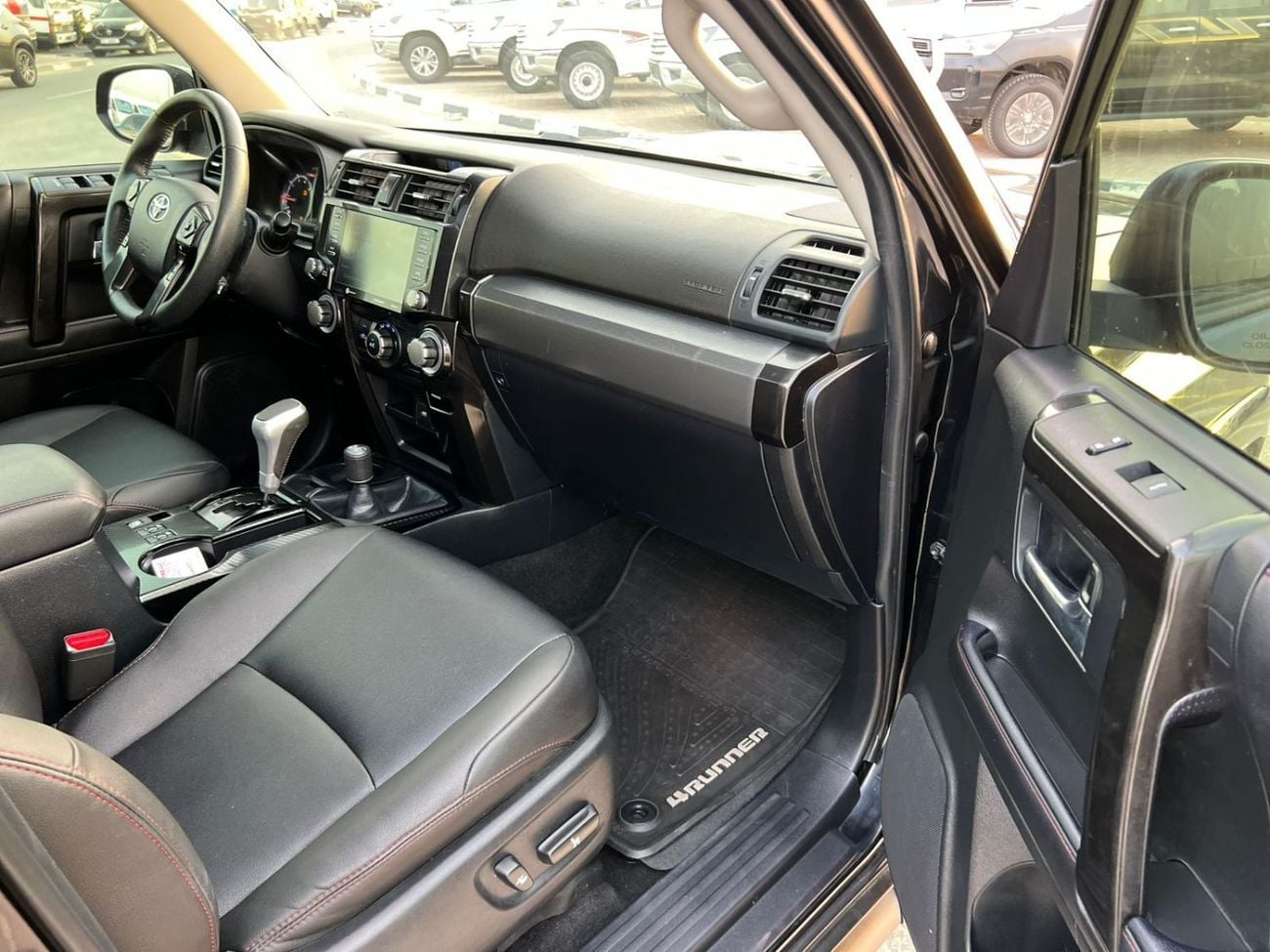تويوتا فور رنر  2023 Toyota 4Runner Full Option 4.0L V6 - Rear Camera - AWD 4x4 - Sunroof - Leather Se