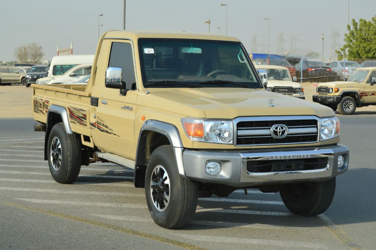 تويوتا لاند كروزر بيك آب Toyota Land Cruiser Pick-Up Single Cabin Year: 2018 Color: Beige