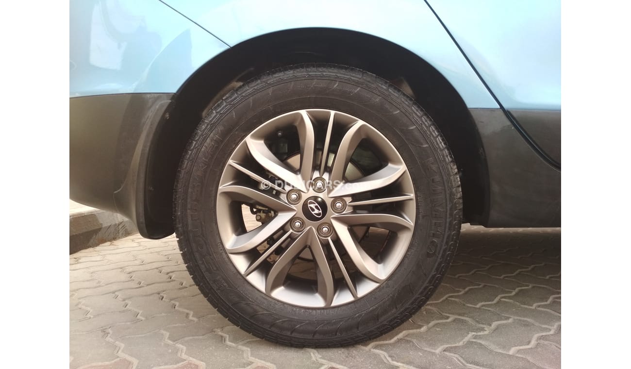 هيونداي توسون 2014 سماوى خليجى 2000 CC بانوراما  تشيكات وكالة بدون صبغ بدون حوادث ممتاذة ماشية قليل