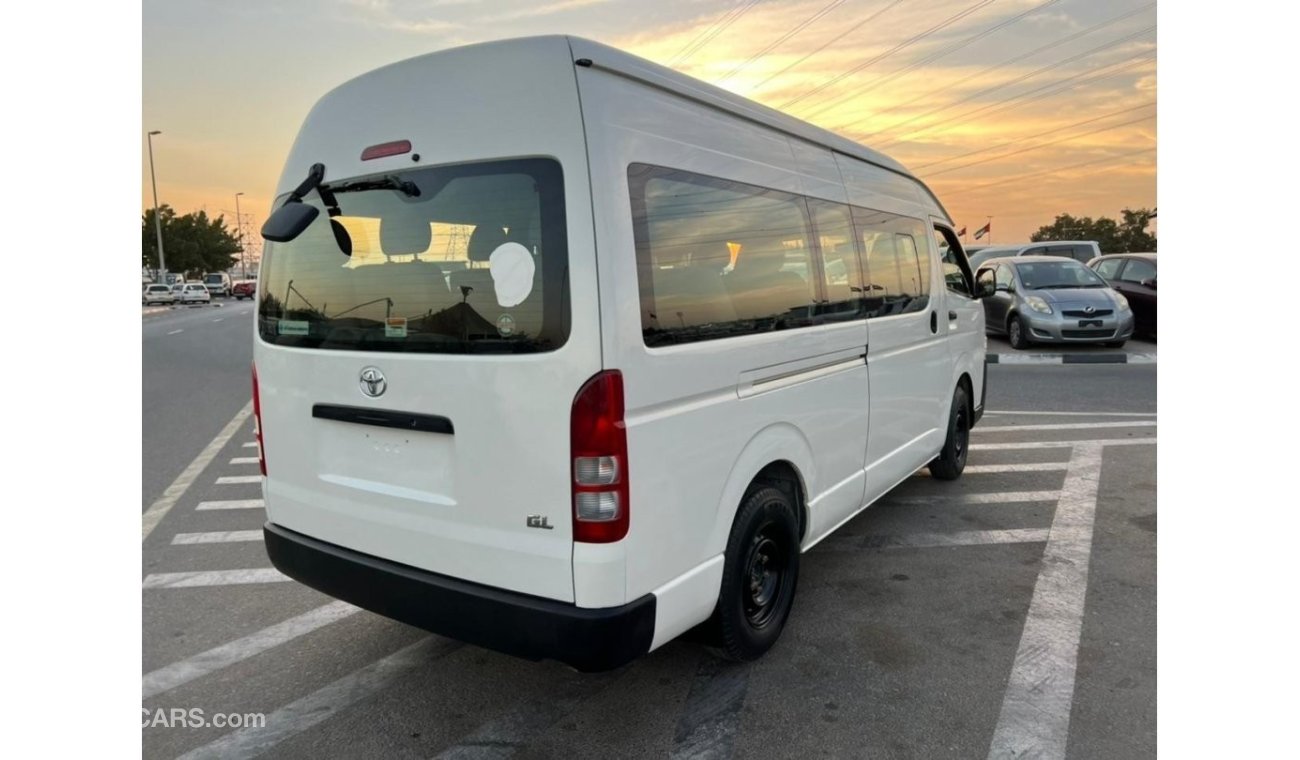 Toyota Hiace 2018 Toyota Hiace Highroof 12+ Seats / Manual and Al futtaim