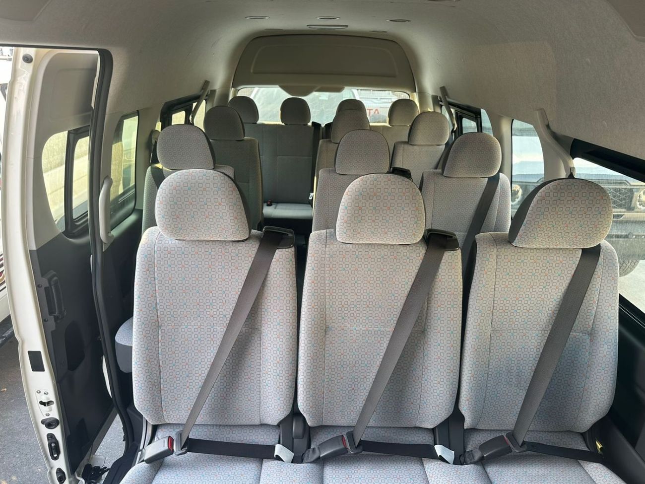 Toyota Hiace DLS -High Roof Commuter 2.8L M/T