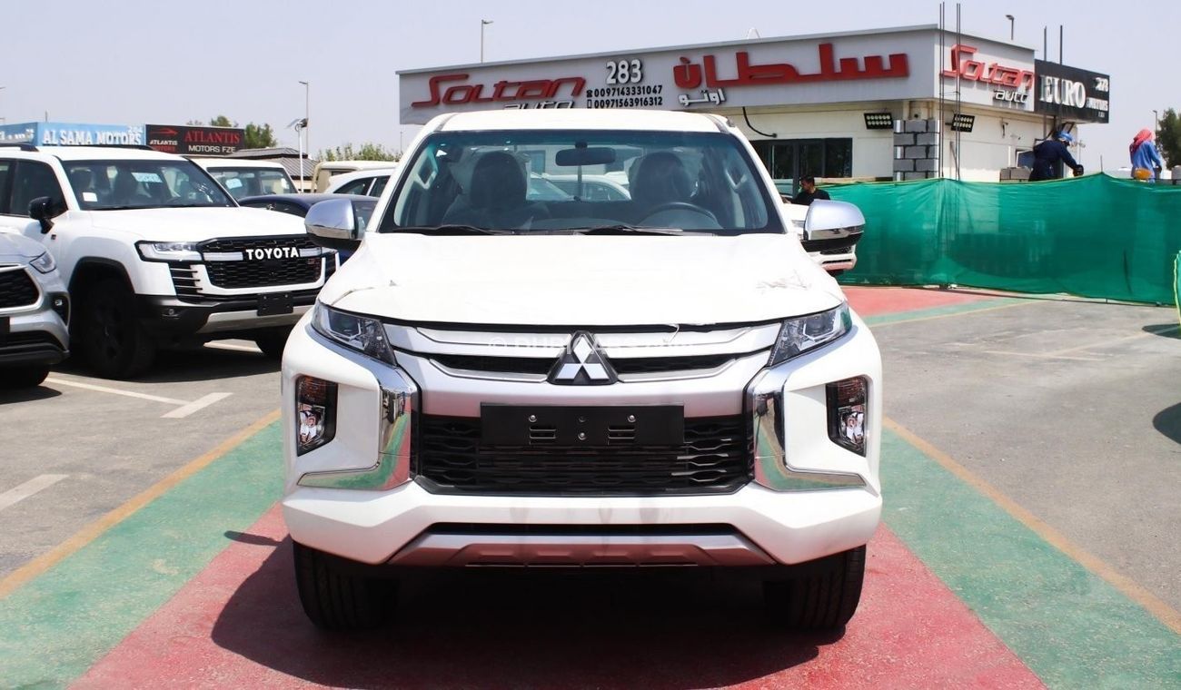 Mitsubishi L200 Mitsubishi L200 pick up DOUBLE CAB , White color ,, A/T ,, 2.4L Diesel ,, Chrome Packedg V4