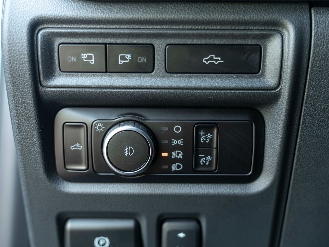 Ford F 150 Tremor AED 3,774 PM • F-150 TREMOR CREW LUXURY • ONLY 7,600 KMS • FORD WARRANTY AND SERVICE PLAN UNTIL 2028