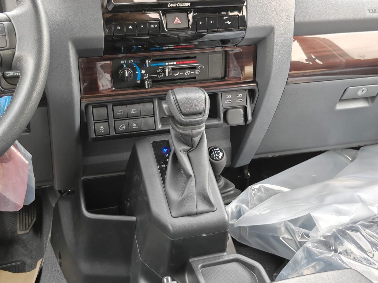 تويوتا لاند كروزر 70 Toyota Land Cruiser 70 2026 TOYOTA LC 76 2.8L DIESEL 4WD GCC SPEC