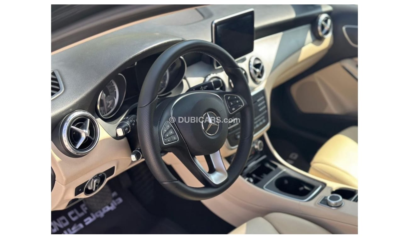 مرسيدس بنز GLA 250 Mercedes GLA250 AMG Panoramic  2016 GCC Full Options  Under Warranty