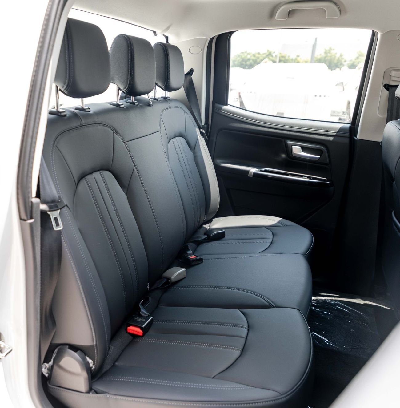 جريت وول وينغل 7 4X4 Standard 2.4L - Manual - Titanium White Inside Black